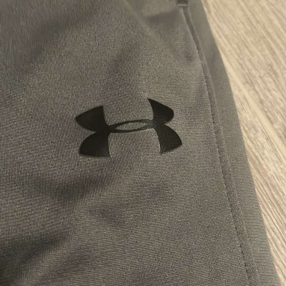 Boys under Armour pants - Picture 2 of 6